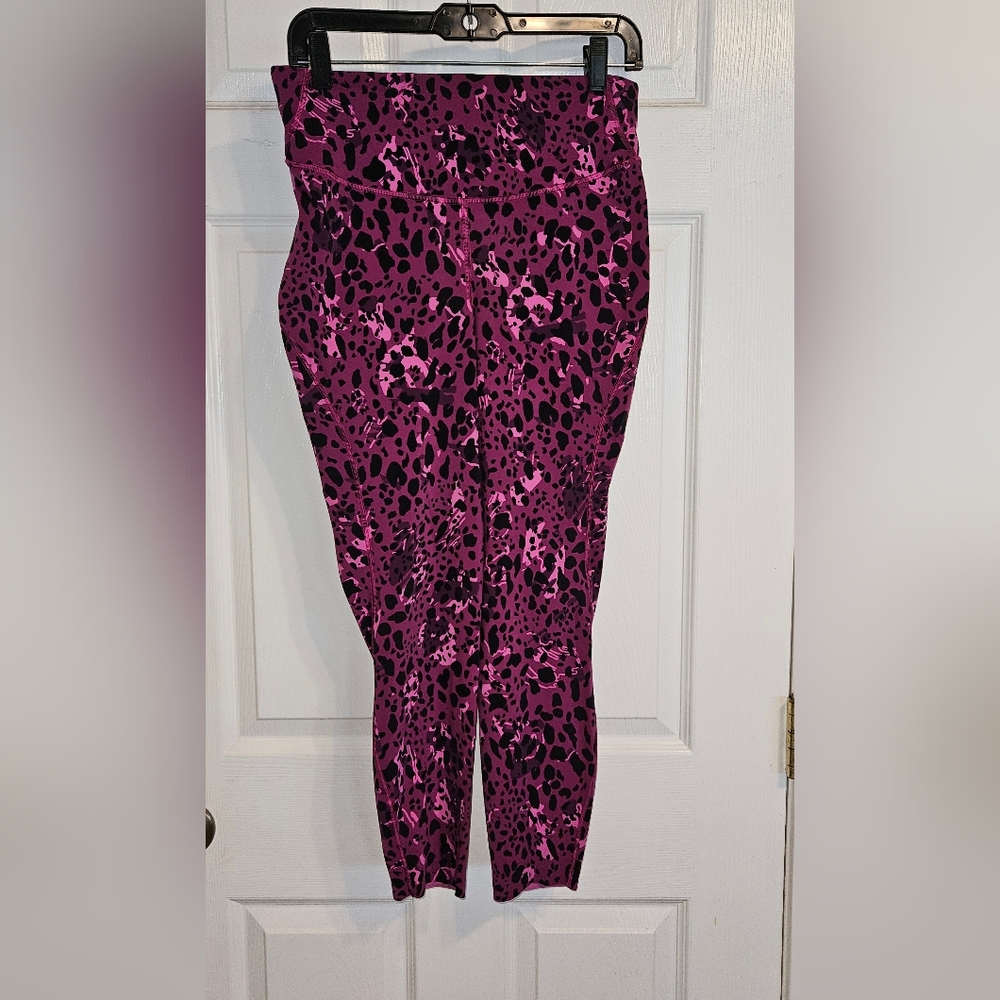Lululemon Base Pace High Rise Tight in Cheetah Camo Magenta Size 10